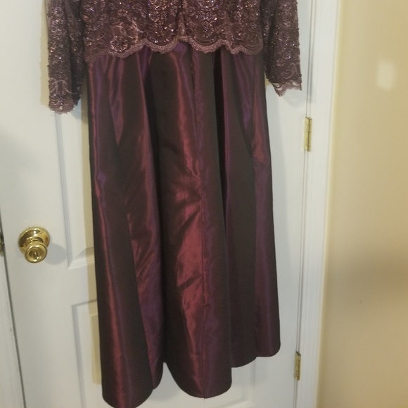 Tea Length Taffeta/Lace Gown - Picture 4 of 4